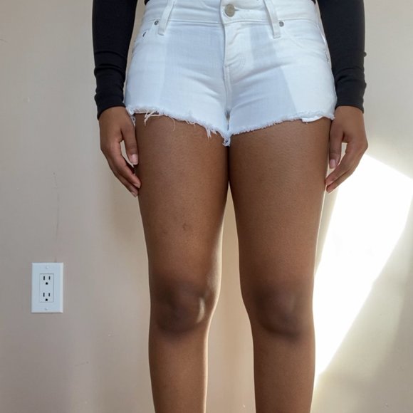 Aritzia Low rise White frayed shorts - Picture 7 of 16